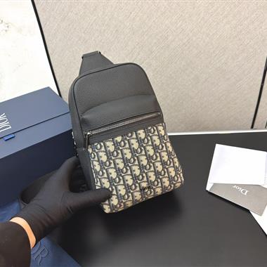 DIOR   2026新款男生時尚包包 尺寸：17*26CM