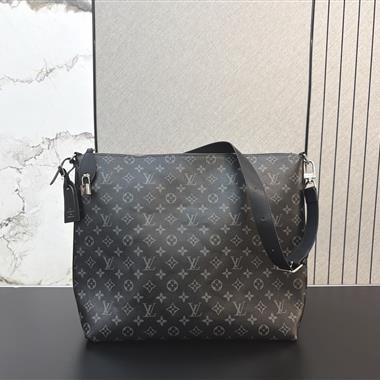 LOUIS VUITTON    2026新款男生時尚包包 尺寸：18*38CM