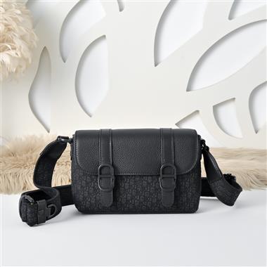 DIOR   2026新款男生時尚包包 尺寸：20*14*6.5CM