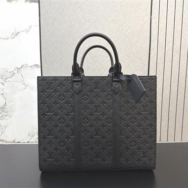 LOUIS VUITTON    2026新款男生時尚包包 尺寸：42*32CM