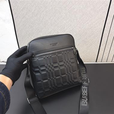 BURBERRY   2026新款男生時尚包包 尺寸：23*27CM