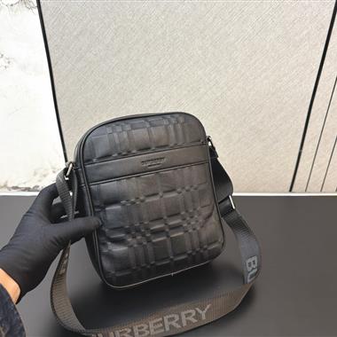 BURBERRY   2026新款男生時尚包包 尺寸：23*27CM