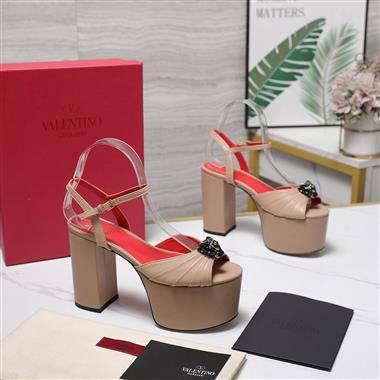 Valentino    2026新款女生休閒時尚鞋子