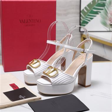 Valentino    2026新款女生休閒時尚鞋子