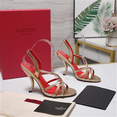 Valentino    2026新款女生休閒時尚鞋子