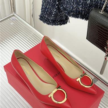 Ferragamo    2026新款女生休閒時尚鞋子