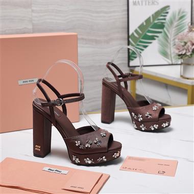 MIUMIU  2026新款女生休閒時尚鞋子