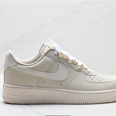 NIKE AIR FORCE 1‘07