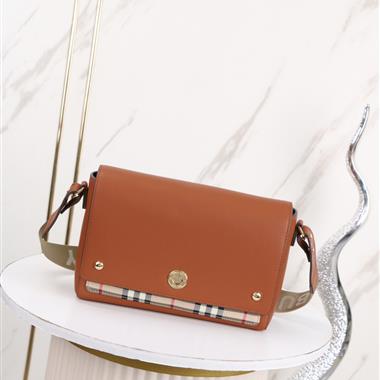 BURBERRY   2026新款女生時尚包包   尺寸：25*8.5*18CM