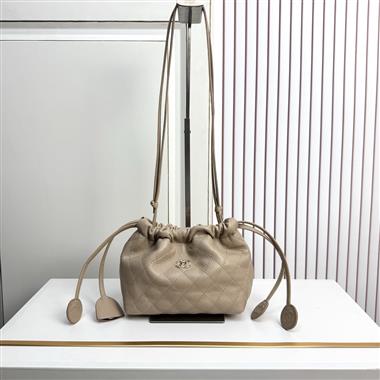 2026新款女生時尚包包   尺寸：17x22x8CM