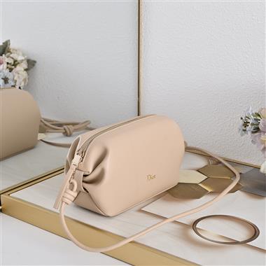 DIOR   2026新款女生時尚包包 尺寸：20*11*8CM