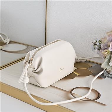 DIOR   2026新款女生時尚包包 尺寸：20*11*8CM