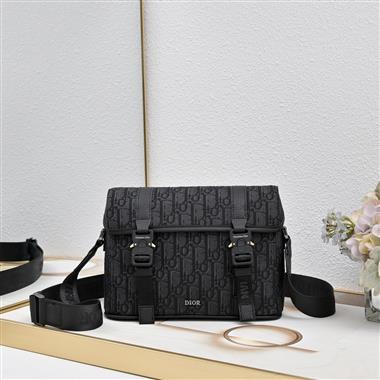 DIOR   2026新款男生時尚包包 尺寸：24*18*8CM
