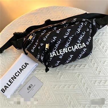 BALENCIAGA   2026新款男生時尚包包 尺寸：25×5×16CM