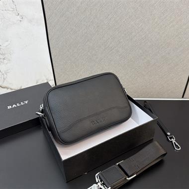 BALLY   2026新款男生時尚包包  尺寸：17*23CM