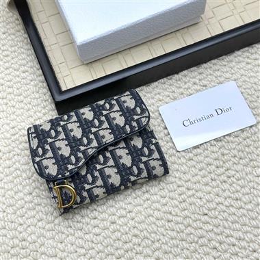 DIOR   2026新款時尚皮夾  尺寸：10 x 9 x 2.5CM