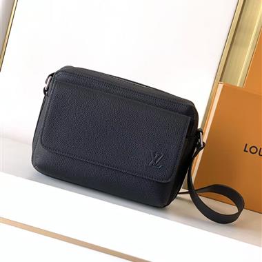 LOUIS VUITTON   2026新款男生時尚包包   尺寸：23*17*9CM