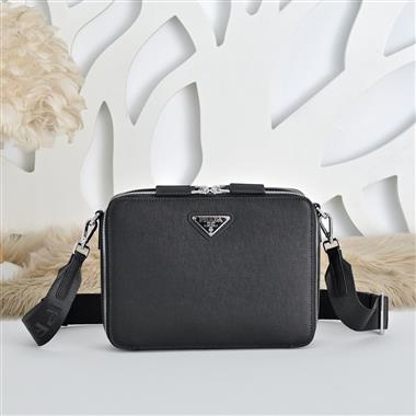 PRADA   2026新款男生時尚包包  尺寸：23*17*6CM