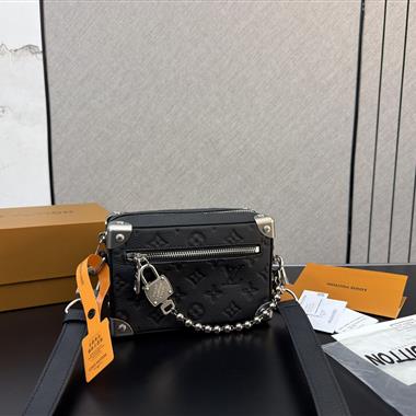 LOUIS VUITTON   2026新款男生時尚包包 尺寸：18*13CM