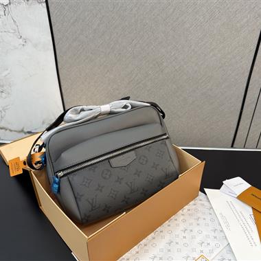 LOUIS VUITTON   2026新款男生時尚包包 尺寸：25*18CM