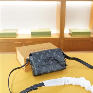 LOUIS VUITTON   2026新款男生時尚包包  尺寸：18x12x6CM
