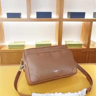 LOUIS VUITTON   2026新款男生時尚包包  尺寸：35x22CM