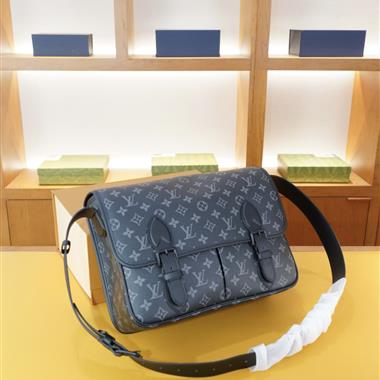 LOUIS VUITTON   2026新款男生時尚包包  尺寸：33x25x10CM