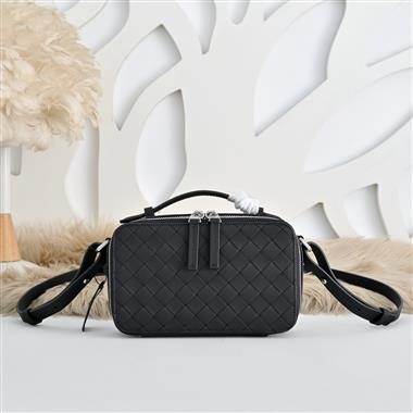 BOTTEGA VENETA   2026新款男生時尚包包  尺寸：20*12*6CM