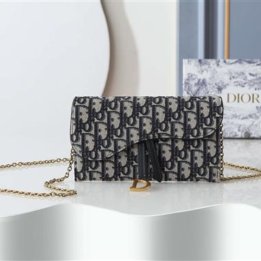 DIOR   2026新款女生時尚包包  尺寸：19*9.5*3CM