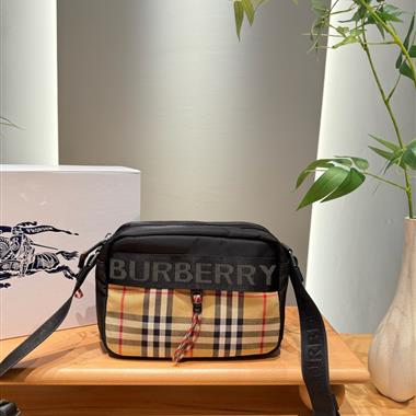 BURBERRY   2026新款男生時尚包包 尺寸：21*15CM