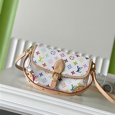 LOUIS VUITTON  2026新款女生時尚包包  尺寸：24×15×9CM