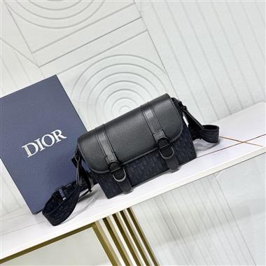 DIOR   2026新款男生時尚包包  尺寸：20 x14 × 6.5CM