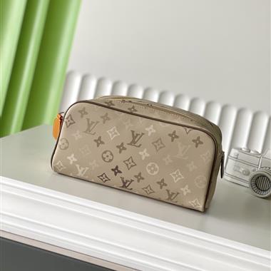 LOUIS VUITTON  2026新款男生時尚包包  尺寸：28×15×16CM