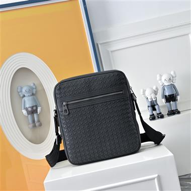 BOTTEGA VENETA   2026新款男生時尚包包   尺寸：24-28-7CM