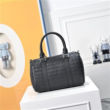 BOTTEGA VENETA   2026新款男生時尚包包   尺寸：27x14 x17CM