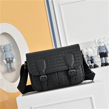 BOTTEGA VENETA   2026新款男生時尚包包   尺寸：25-8-17CM