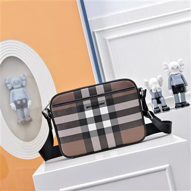 BURBERRY    2026新款男生時尚包包   尺寸：25-5-18CM