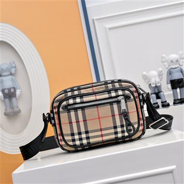 BURBERRY    2026新款男生時尚包包   尺寸：22*16CM