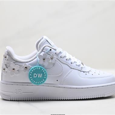NIKE AIR FORCE 1‘07