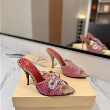 Valentino    2026新款女生休閒時尚鞋子