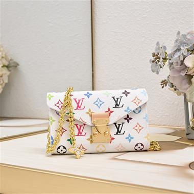 LOUIS VUITTON   2026新款女生時尚包包  尺寸：13.5X8CM
