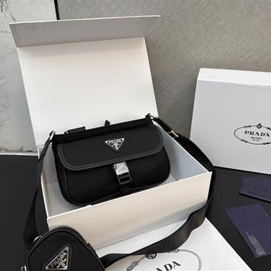 PRADA   2026新款男生時尚包包 尺寸：23*16CM