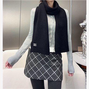 MIUMIU  2026秋冬新款時尚圍巾  尺寸：180-30
