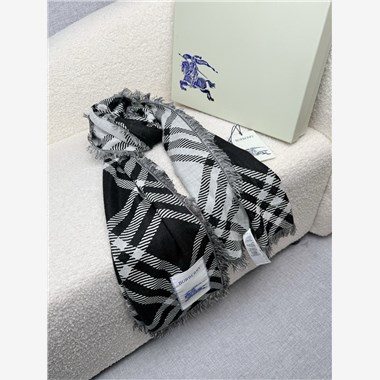 BURBERRY  2026秋冬新款時尚圍巾  尺寸：200-65