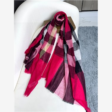 BURBERRY  2026秋冬新款時尚圍巾  尺寸：200-90