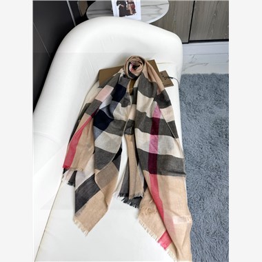 BURBERRY  2026秋冬新款時尚圍巾  尺寸：200-90