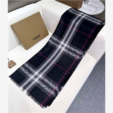 BURBERRY  2026秋冬新款時尚圍巾  尺寸：220-70