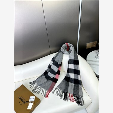 BURBERRY  2026秋冬新款時尚圍巾  尺寸：200-70