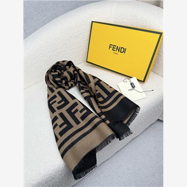 FENDI   2026秋冬新款時尚圍巾   尺寸：200-35