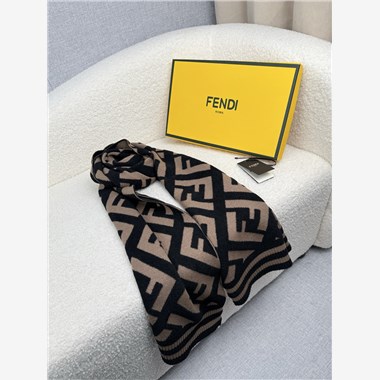 FENDI   2026秋冬新款時尚圍巾   尺寸：200-35